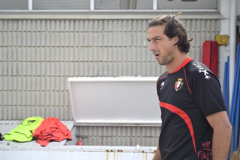 Los jugadores de Osasuna han entrenado este domingo en Tajonar tras la debacle del Camp Nou para preparar el partido ante el Sevilla del próximo martes.