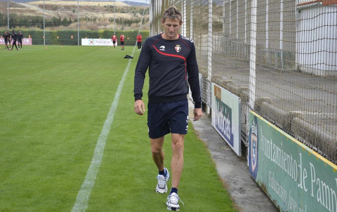 Los jugadores de Osasuna han entrenado este domingo en Tajonar tras la debacle del Camp Nou para preparar el partido ante el Sevilla del próximo martes.