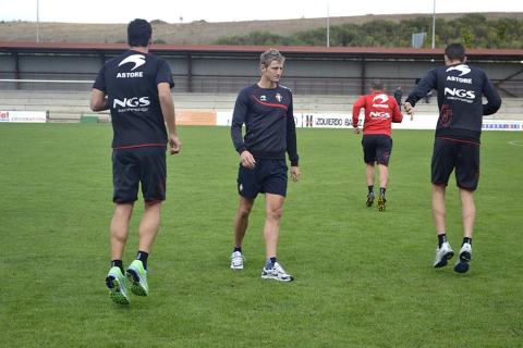 Los jugadores de Osasuna han entrenado este domingo en Tajonar tras la debacle del Camp Nou para preparar el partido ante el Sevilla del próximo martes.