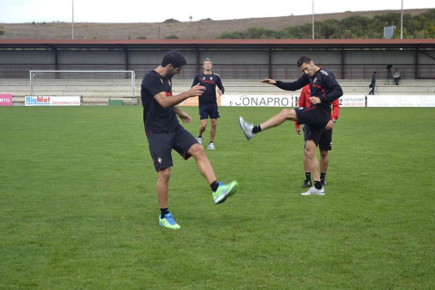 Los jugadores de Osasuna han entrenado este domingo en Tajonar tras la debacle del Camp Nou para preparar el partido ante el Sevilla del próximo martes.