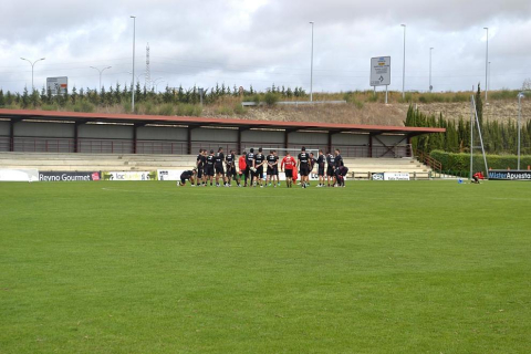 Los jugadores de Osasuna han entrenado este domingo en Tajonar tras la debacle del Camp Nou para preparar el partido ante el Sevilla del próximo martes.
