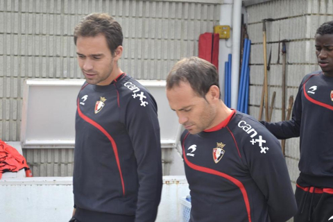 Los jugadores de Osasuna han entrenado este domingo en Tajonar tras la debacle del Camp Nou para preparar el partido ante el Sevilla del próximo martes.