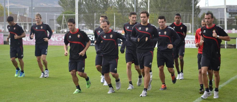 Los jugadores de Osasuna han entrenado este domingo en Tajonar tras la debacle del Camp Nou para preparar el partido ante el Sevilla del próximo martes.