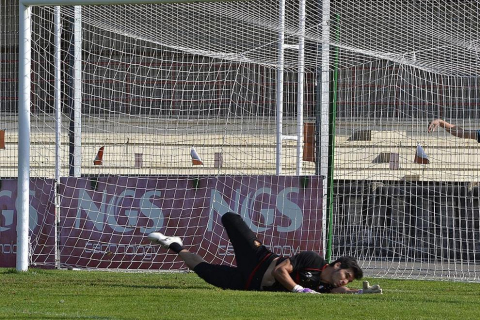 Basculaciones, saques de esquina y jugadas a balón parado, lanzamiento a puerta desde la frontal del área... La plantilla de Osasuna ha realizado una suave sesión de entrenamiento este jueves en Tajonar, en la que José Luis Mendilibar ha trabajado, principalmente, cuestiones de carácter táctico.