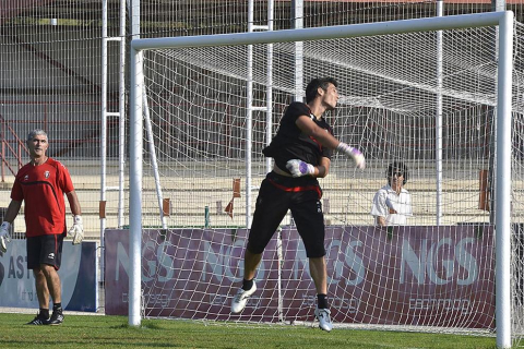 Basculaciones, saques de esquina y jugadas a balón parado, lanzamiento a puerta desde la frontal del área... La plantilla de Osasuna ha realizado una suave sesión de entrenamiento este jueves en Tajonar, en la que José Luis Mendilibar ha trabajado, principalmente, cuestiones de carácter táctico.