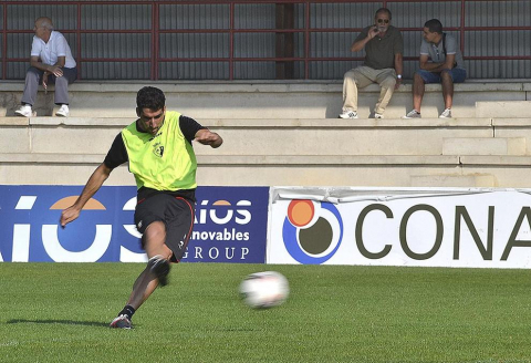 Basculaciones, saques de esquina y jugadas a balón parado, lanzamiento a puerta desde la frontal del área... La plantilla de Osasuna ha realizado una suave sesión de entrenamiento este jueves en Tajonar, en la que José Luis Mendilibar ha trabajado, principalmente, cuestiones de carácter táctico.
