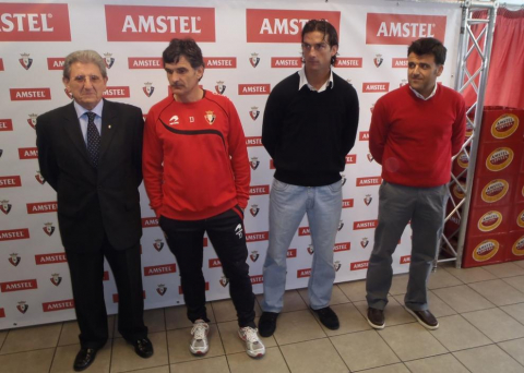 Amstel ha entregado cajas de cerveza a los componentes de la plantilla de Osasuna según su estatura