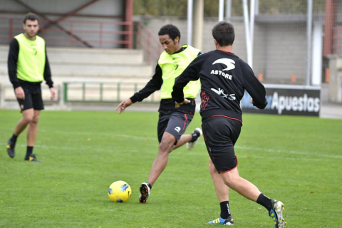 Osasuna se ha entrenado este lunes en Tajonar tras la abultada derrota en el Santiago Bernabéu ante el Real Madrid por 7-1