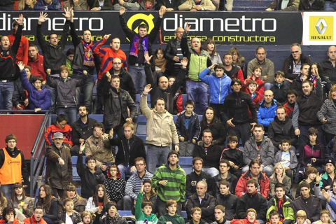 Imágenes de la afición del Reyno de Navarra en el encuentro Osasuna 0 - Rayo Vallecano 0.
