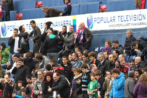 Imágenes de la afición del Reyno de Navarra en el encuentro Osasuna 0 - Rayo Vallecano 0.