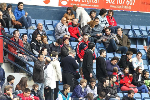 Imágenes de la afición del Reyno de Navarra en el encuentro Osasuna 0 - Rayo Vallecano 0.
