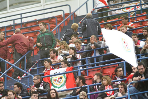 Imágenes de la afición del Reyno de Navarra en el encuentro Osasuna 0 - Rayo Vallecano 0.