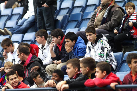 Imágenes de la afición del Reyno de Navarra en el encuentro Osasuna 0 - Rayo Vallecano 0.