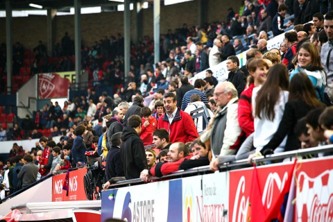 Imágenes de la afición del Reyno de Navarra en el encuentro Osasuna 0 - Rayo Vallecano 0.