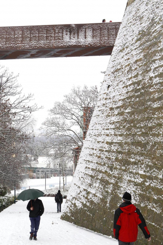 Varios lugares de Pamplona amanecen nevados este 5 de febrero