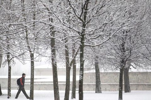 Varios lugares de Pamplona amanecen nevados este 5 de febrero