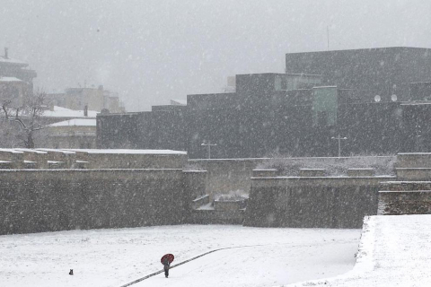 Varios lugares de Pamplona amanecen nevados este 5 de febrero