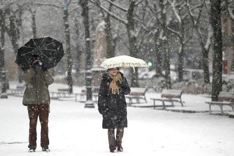 Varios lugares de Pamplona amanecen nevados este 5 de febrero