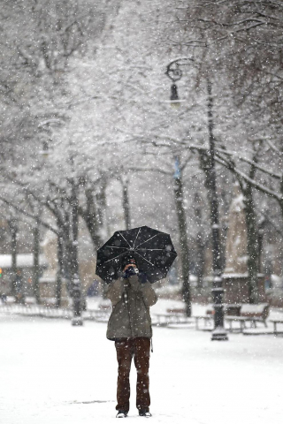 Varios lugares de Pamplona amanecen nevados este 5 de febrero