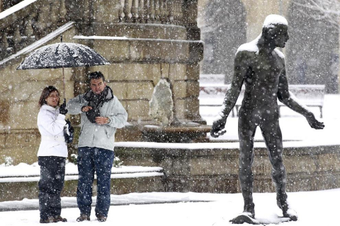 Varios lugares de Pamplona amanecen nevados este 5 de febrero
