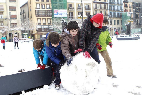 Varios lugares de Pamplona amanecen nevados este 5 de febrero