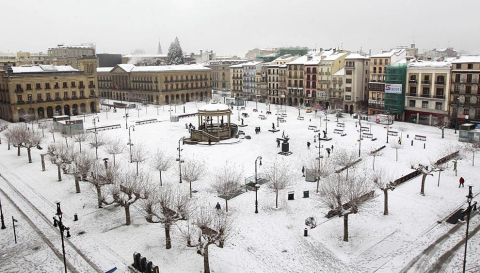 Varios lugares de Pamplona amanecen nevados este 5 de febrero