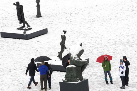 Varios lugares de Pamplona amanecen nevados este 5 de febrero