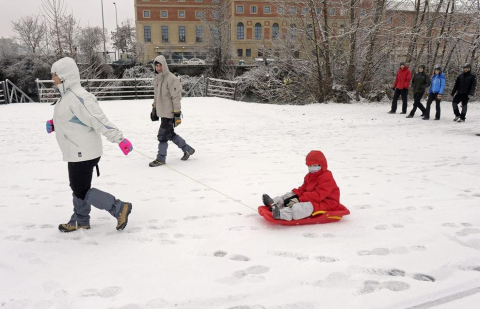 Varios lugares de Pamplona amanecen nevados este 5 de febrero