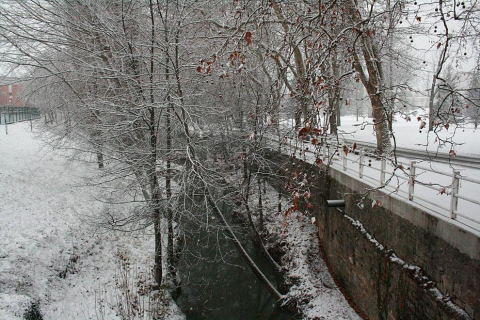 Varios lugares de Pamplona amanecen nevados este 5 de febrero