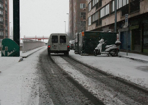 Varios lugares de Pamplona amanecen nevados este 5 de febrero
