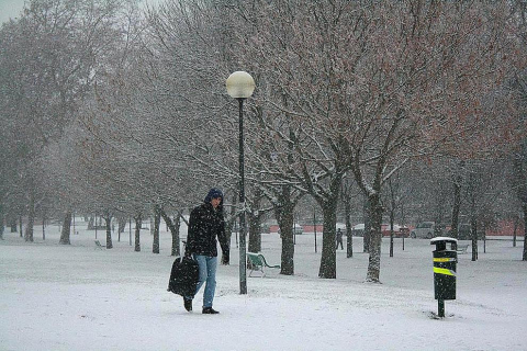 Varios lugares de Pamplona amanecen nevados este 5 de febrero