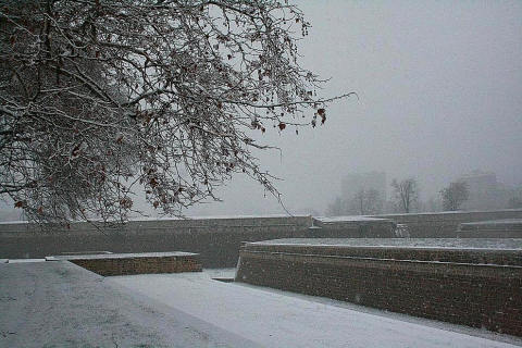Varios lugares de Pamplona amanecen nevados este 5 de febrero