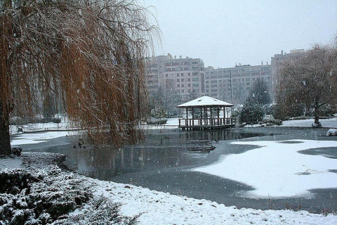 Varios lugares de Pamplona amanecen nevados este 5 de febrero