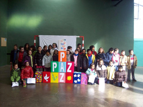 La Apyma del colegio La Milagrosa de Lodosa envía estas imágenes de la celebración del Día de la Paz y de la chocolatada que realizaron por San Blas.