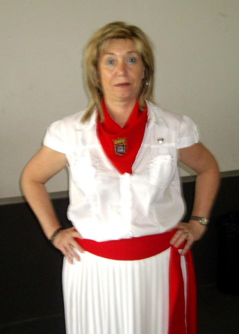 La jotera Laly Jauroso es de Pitillas, profesora y excelente jotera. Laly vuelve por sus fueros y hasta se ha atrevido a cantar con temple y bravura una jota en el crematorio del Cementerio de Pamplona y en una parroquia de San Lorenzo abarrotada de público.