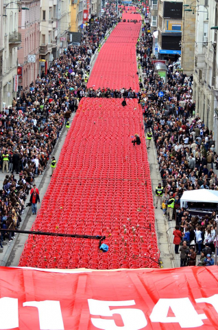 Varias imágenes del homenaje celebrado en Sarajevo por las víctimas de la guerra de Bosnia