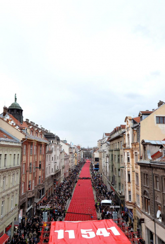 Varias imágenes del homenaje celebrado en Sarajevo por las víctimas de la guerra de Bosnia