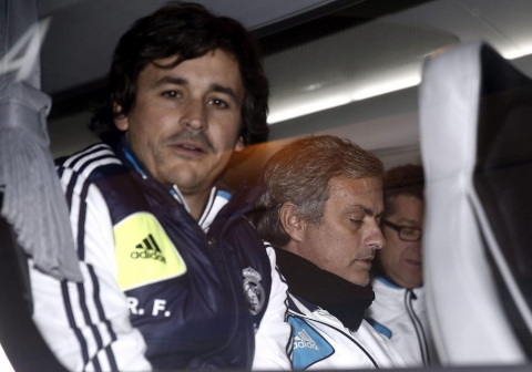 El Real Madrid llegó a Pamplona en vísperas de su partido de Liga ante Osasuna en el Reyno de Navarra El equipo blanco fue recibido por alrededor de 200 personas en el aeropuerto de Noáin.