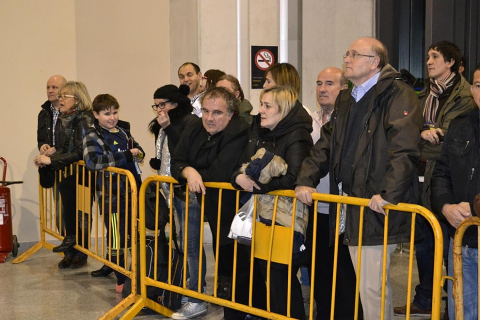 El Real Madrid llegó a Pamplona en vísperas de su partido de Liga ante Osasuna en el Reyno de Navarra El equipo blanco fue recibido por alrededor de 200 personas en el aeropuerto de Noáin.