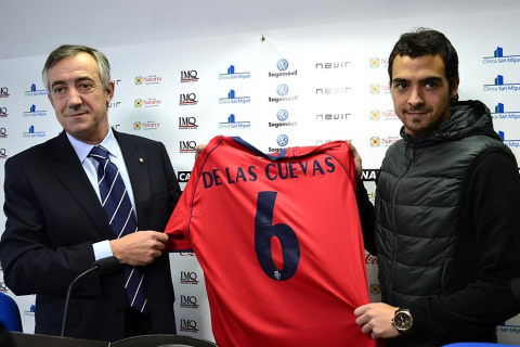 El centrocampista Miguel De las Cuevas fue presentado como nuevo jugador de Osasuna en Tajonar, en vísperas del partido ante el Real Madrid