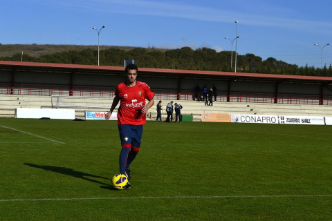 El centrocampista Miguel De las Cuevas fue presentado como nuevo jugador de Osasuna en Tajonar, en vísperas del partido ante el Real Madrid
