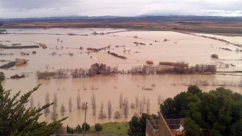 El desbordamiento de algunos ríos ha provocado inundaciones en Pamplona y su comarca y ha cortado varias carreteras.
