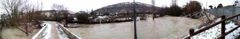 El desbordamiento de algunos ríos ha provocado inundaciones en Pamplona y su comarca y ha cortado varias carreteras.