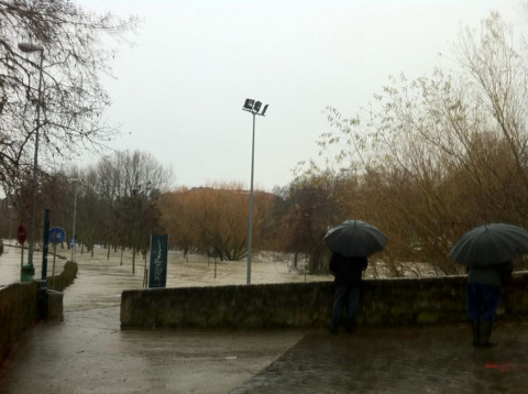 El desbordamiento de algunos ríos ha provocado inundaciones en lugares como Mutilva, Huarte u Ororbia