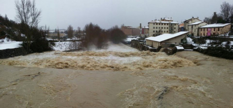 El desbordamiento de algunos ríos ha provocado inundaciones en lugares como Mutilva, Huarte u Ororbia