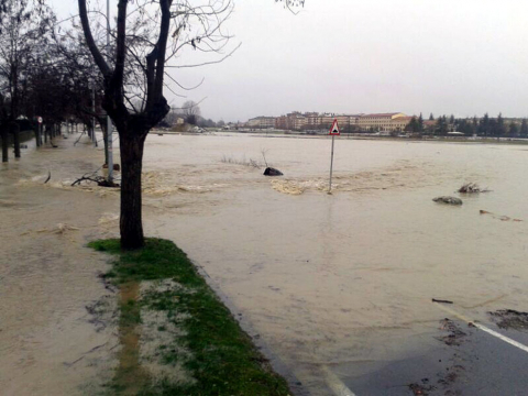 El desbordamiento de algunos ríos ha provocado inundaciones en lugares como Mutilva, Huarte u Ororbia