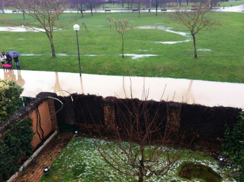 El desbordamiento de algunos ríos ha provocado inundaciones en lugares como Mutilva, Huarte u Ororbia
