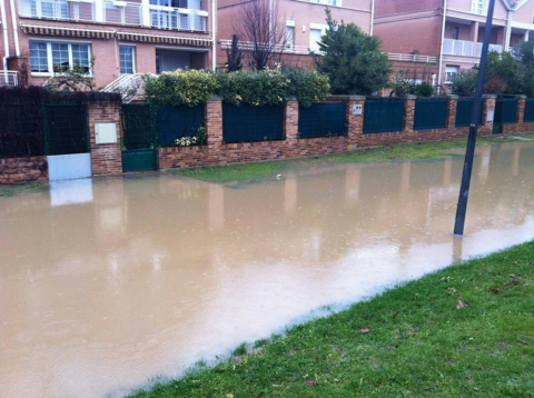 El desbordamiento de algunos ríos ha provocado inundaciones en lugares como Mutilva, Huarte u Ororbia