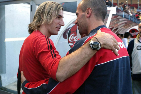 'Pipa' Gancedo y Patxi Puñal se dan un abrazo en 2005