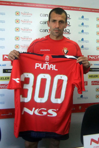 Patxi Puñal, con la camiseta de los 300 en 2010